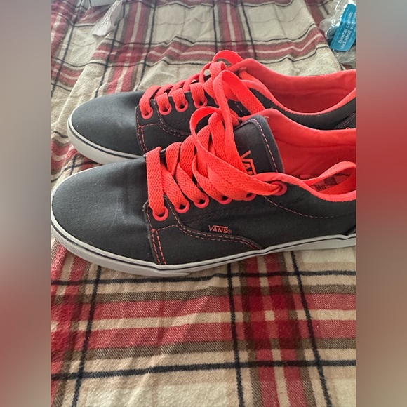 Vans - Picture 3 of 4